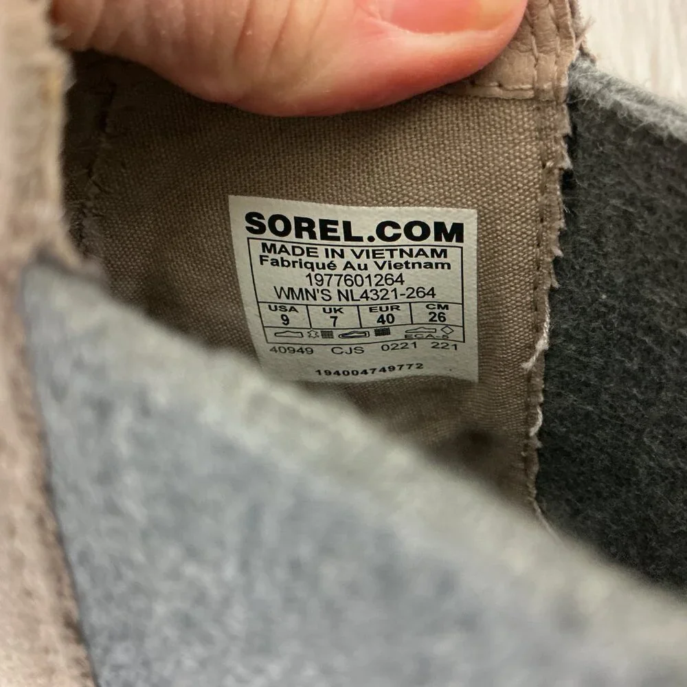 Sorel Women's Emelie II Chelsea Bootie Omega Taupe Gum Gray Beige Suede 9.5